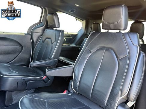 Used 2025 Chrysler Pacifica Limited FWD image 14