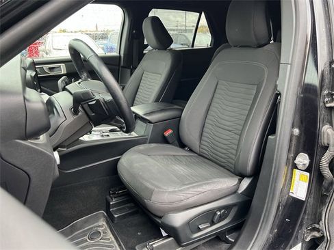Used 2020 Ford Explorer XLT w/ Comfort Package image 18