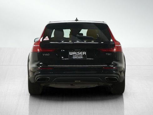 Used 2020 Volvo V60 T5 Cross Country image 4