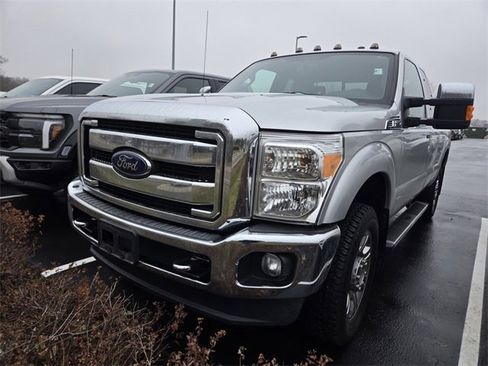 Used 2013 Ford F250 Lariat w/ Chrome Pkg image 2