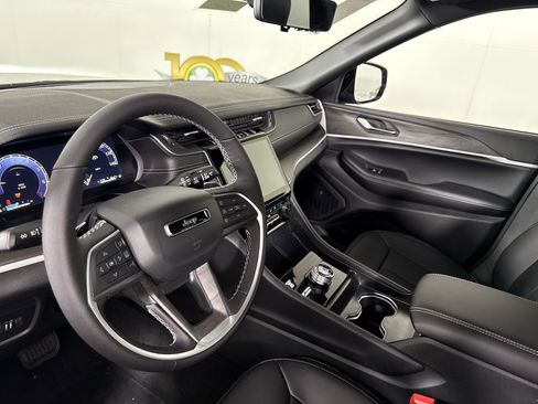 New 2025 Jeep Grand Cherokee Limited w/ Luxury Tech Group II image 27