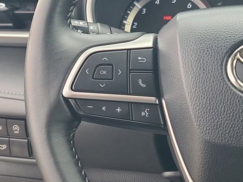 Used 2023 Toyota Highlander XLE image 26