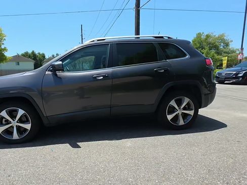 Used 2021 Jeep Cherokee Limited FWD image 3