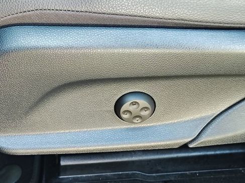 Used 2020 Mercedes-Benz GLC 300 4MATIC image 12