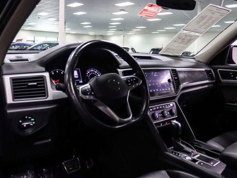 Used 2021 Volkswagen Atlas SE w/ Panoramic Sunroof Package FWD image 14