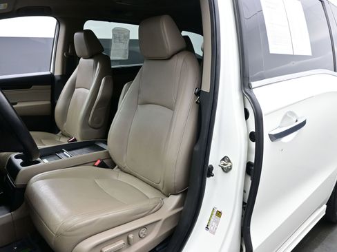 Used 2018 Honda Odyssey Elite image 12