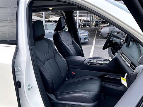 Certified 2025 INFINITI QX60 Luxe w/ Cargo Package FWD image 12