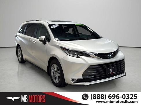 Used 2023 Toyota Sienna Limited AWD/4WD image 3