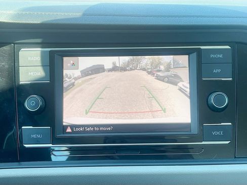 Used 2023 Volkswagen Jetta SE FWD image 15