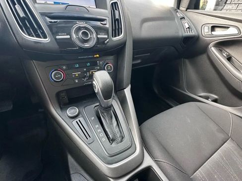 Used 2017 Ford Focus SEL image 9