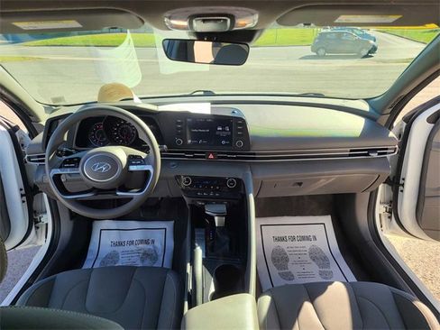 Used 2023 Hyundai Elantra SEL image 11