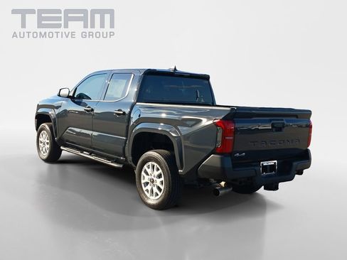 Used 2025 Toyota Tacoma SR image 5