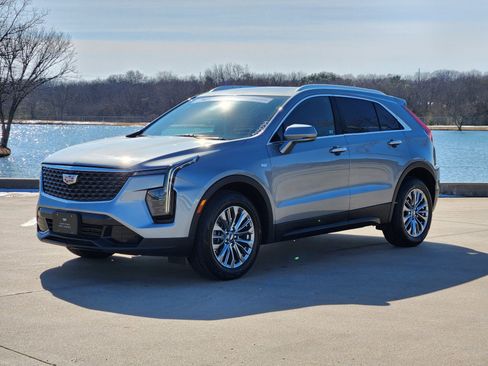 Certified 2024 Cadillac XT4 Premium Luxury image 2