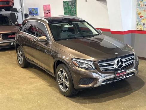 Used 2017 Mercedes-Benz GLC 300 4MATIC image 38