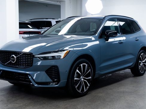 Used 2023 Volvo XC60 B5 Plus image 3