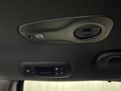 New 2026 Chrysler Pacifica Select image 13