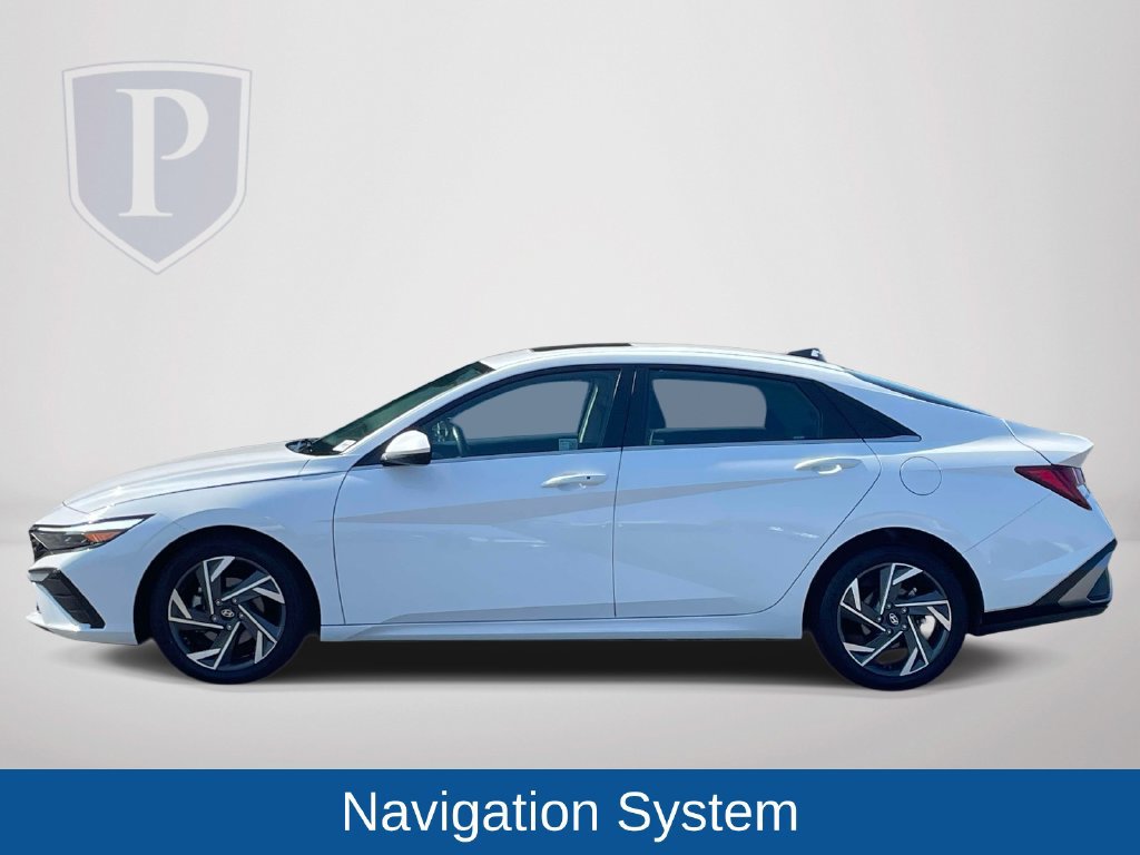 Used 2025 Hyundai Elantra SEL FWD image 5