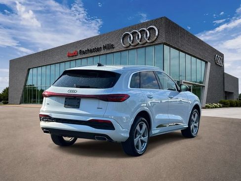 Used 2025 Audi Q5 Premium Plus w/ Premium Plus AWD/4WD image 5