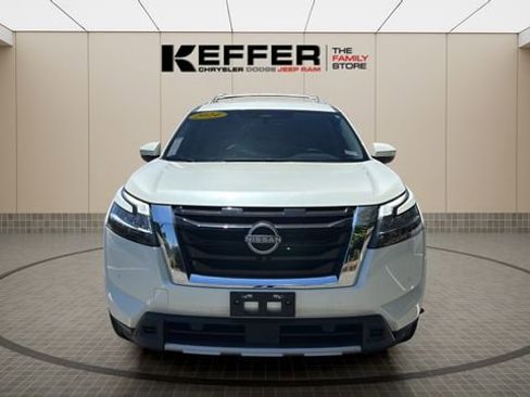Used 2024 Nissan Pathfinder SL AWD/4WD image 9