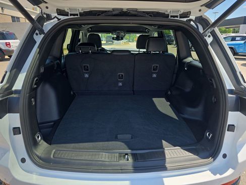 Used 2024 Jeep Grand Cherokee Altitude image 14