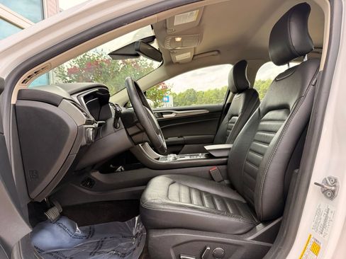 Used 2018 Ford Fusion SE w/ Equipment Group 602A FWD image 13
