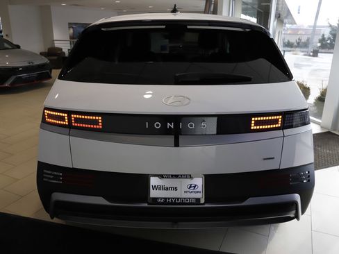 New 2026 Hyundai Ioniq 5 SEL image 3