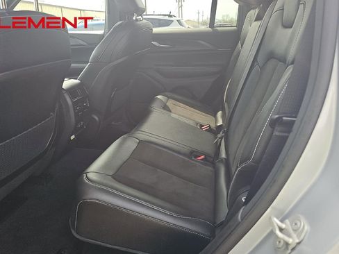 Used 2023 Jeep Grand Cherokee Altitude image 17