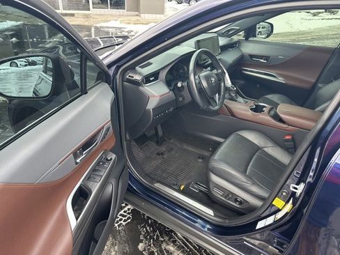 Used 2022 Toyota Venza image 14