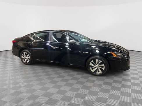 Used 2025 Nissan Altima 2.5 S image 2