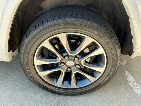 Used 2018 Jeep Grand Cherokee Overland AWD/4WD image 24