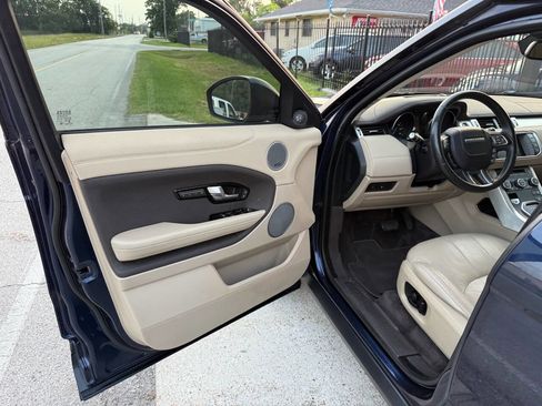 Used 2016 Land Rover Range Rover Evoque SE Premium image 10