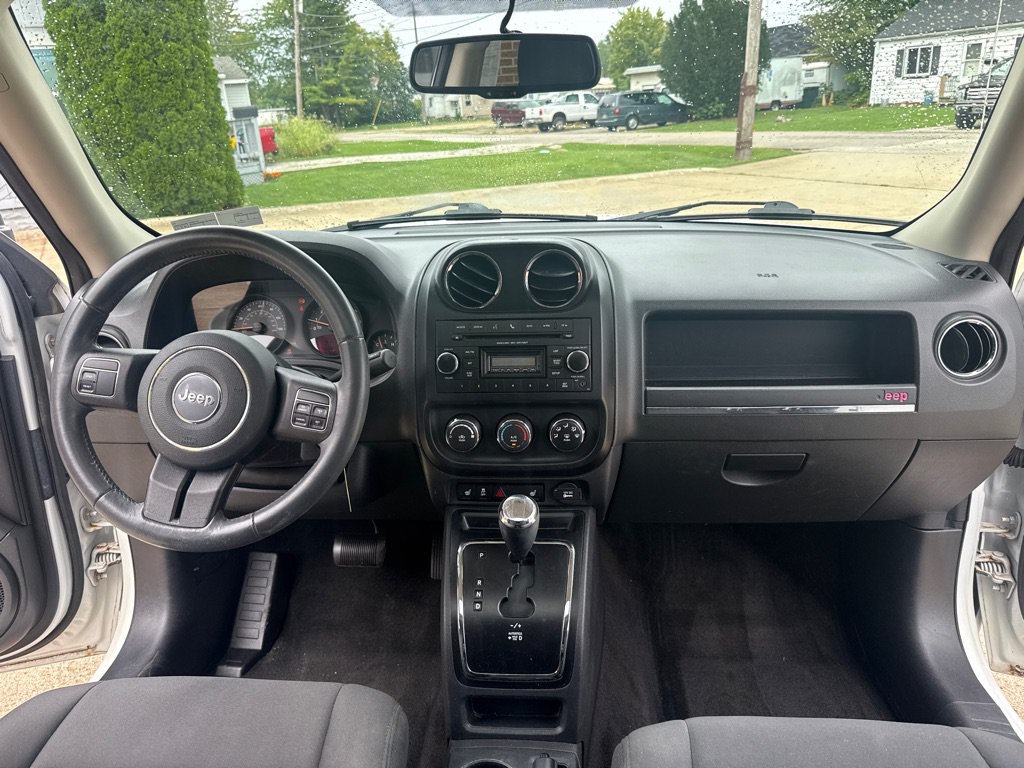 Used 2015 Jeep Patriot Latitude w/ Sun/Sound Group AWD/4WD image 9