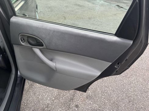 Used 2005 Ford Focus SE image 21