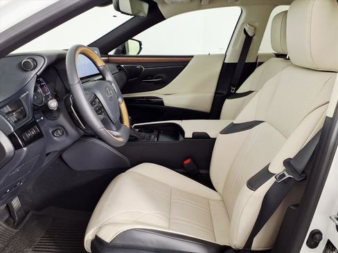 Used 2025 Lexus ES 300h w/ Luxury Package image 17