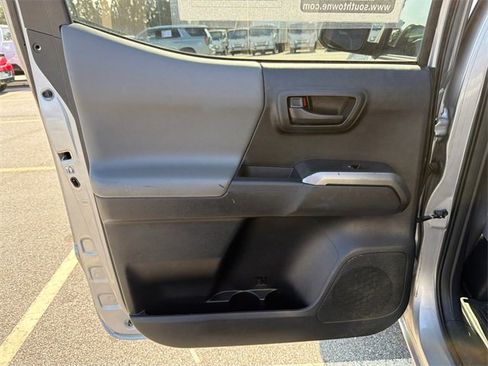 Used 2016 Toyota Tacoma SR5 w/ SR5 Appearance Package (SN) image 21