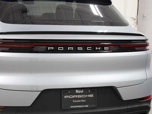 New 2026 Porsche Cayenne Coupe AWD/4WD image 8