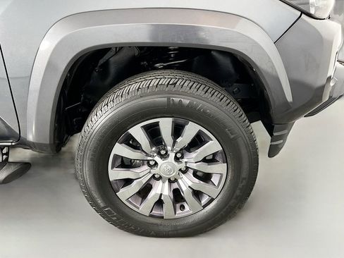 Used 2022 Toyota Tacoma Limited image 34