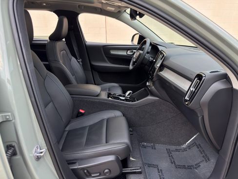 Used 2024 Volvo XC40 B5 Ultimate w/ Climate Package AWD/4WD image 16