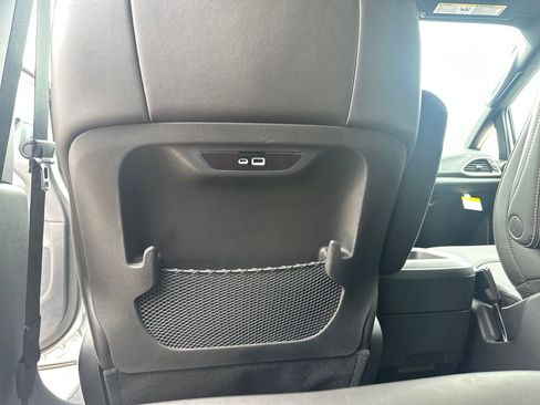 New 2026 Chrysler Pacifica Select AWD/4WD image 26