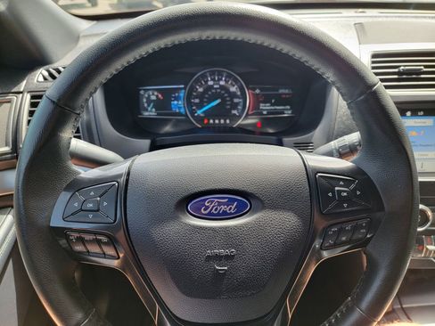 Used 2019 Ford Explorer XLT w/ Equipment Group 202A image 13