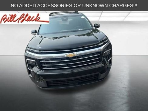 Used 2026 Chevrolet Traverse LT w/ Sun and Wheel Package FWD image 3
