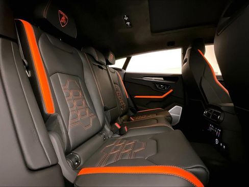 Used 2025 Lamborghini Urus SE image 32