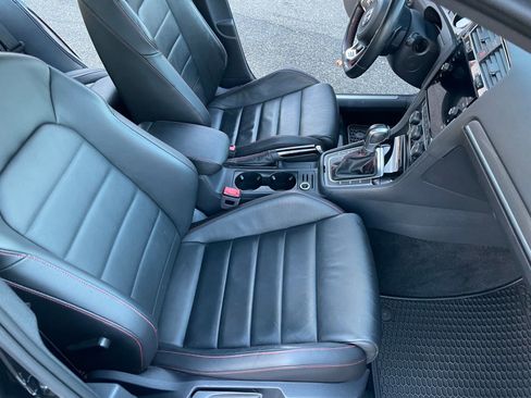 Used 2019 Volkswagen GTI SE w/ SE Experience Package image 17
