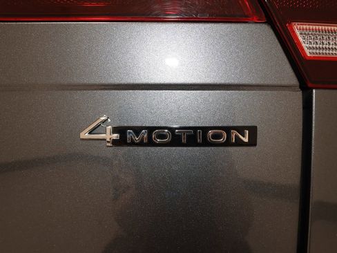 Used 2024 Volkswagen Tiguan Wolfsburg Edition image 33