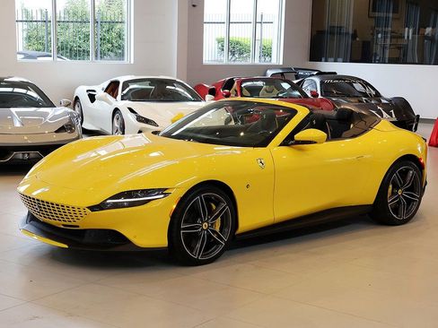 Certified 2025 Ferrari Roma Spider RWD image 39