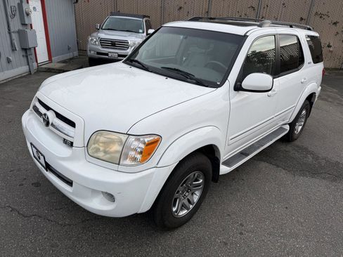 Used 2006 Toyota Sequoia SR5 image 2