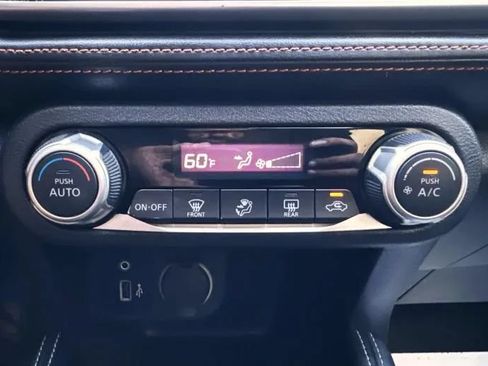 Used 2020 Nissan Kicks SR FWD image 36