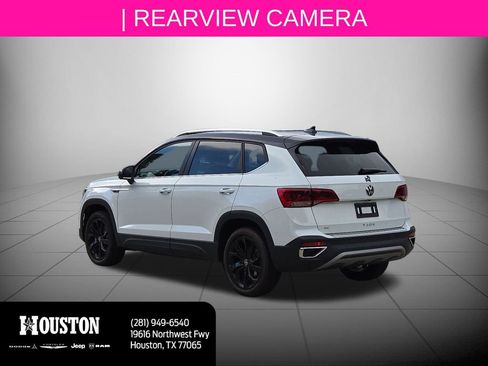 Used 2023 Volkswagen Taos SE w/ Panoramic Sunroof Package FWD image 6