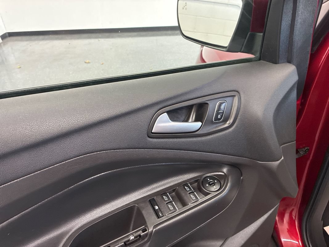 Used 2017 Ford Escape SE w/ Equipment Group 201A AWD/4WD image 10
