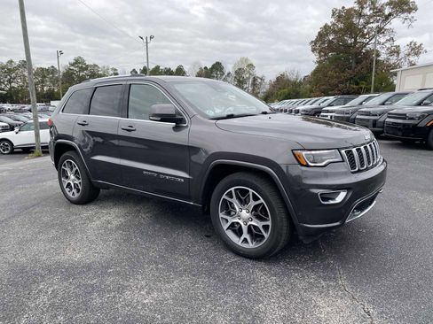 Used 2018 Jeep Grand Cherokee Limited image 2